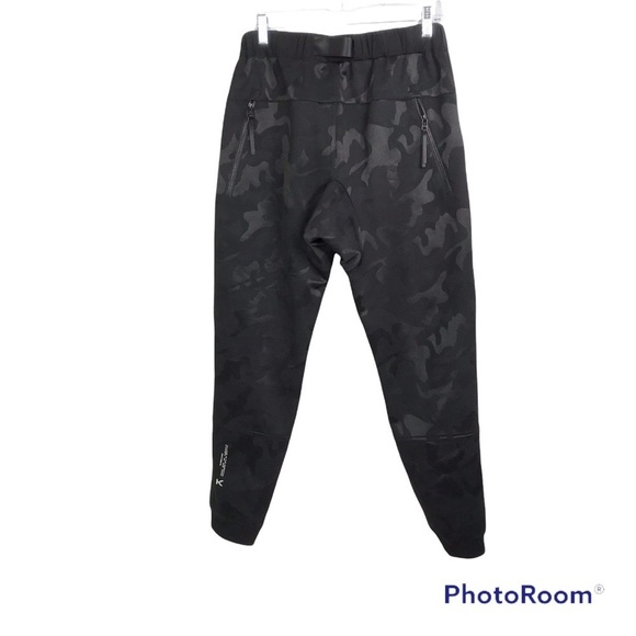 Koral black camo print pants attached adjustable belt nwot - Picture 2 of 7
